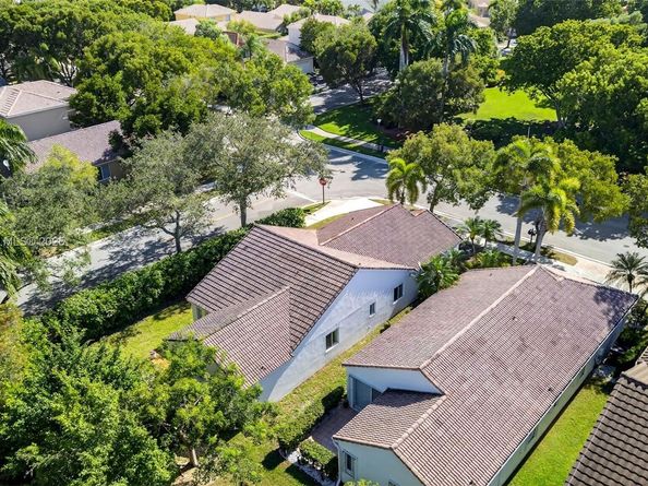 4357 Magnolia Ridge Dr, Weston FL 33331