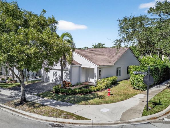 4357 Magnolia Ridge Dr, Weston FL 33331