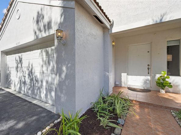 4357 Magnolia Ridge Dr, Weston FL 33331