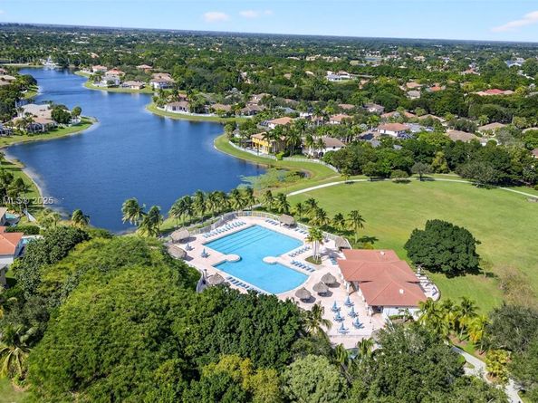 4357 Magnolia Ridge Dr, Weston FL 33331