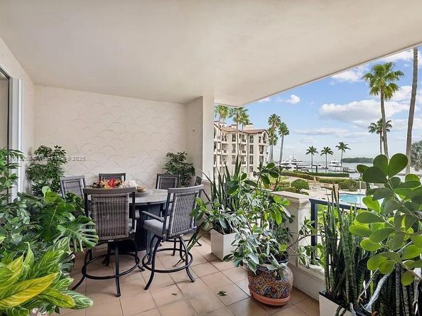 2124 Fisher Island Dr 2124, Miami Beach FL 33109