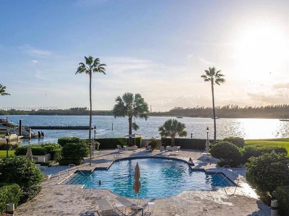 2124 Fisher Island Dr 2124, Miami Beach FL 33109