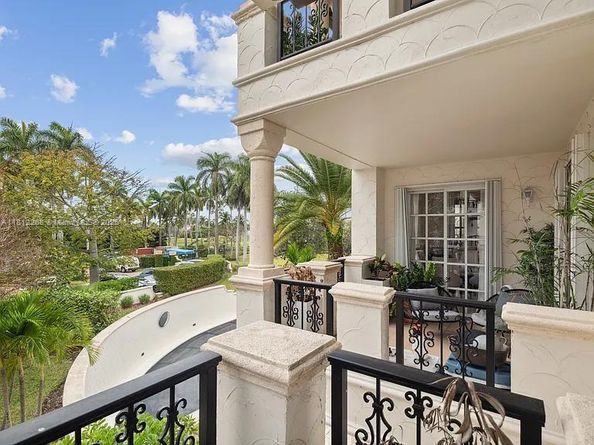 2124 Fisher Island Dr 2124, Miami Beach FL 33109