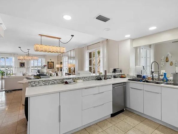 2124 Fisher Island Dr 2124, Miami Beach FL 33109