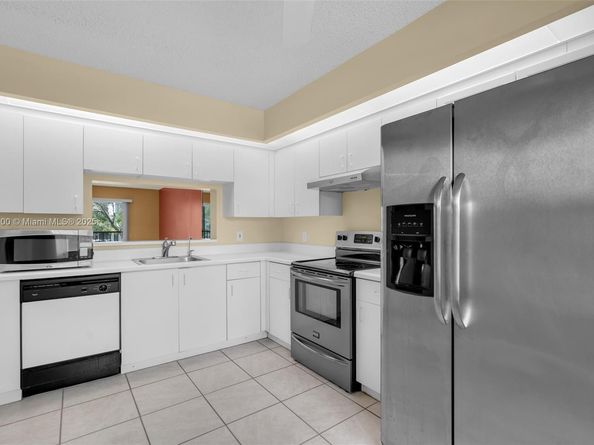 550 SW 137th Ave 208L, Pembroke Pines FL 33027