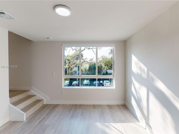2555 NE 193rd St 2224, Miami FL 33180
