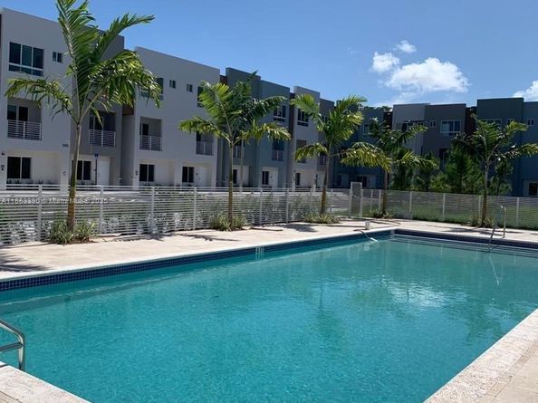 2555 NE 193rd St 2224, Miami FL 33180