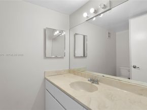 100 Lakeview Dr 108, Weston FL 33326