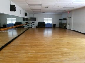 100 Lakeview Dr 108, Weston FL 33326