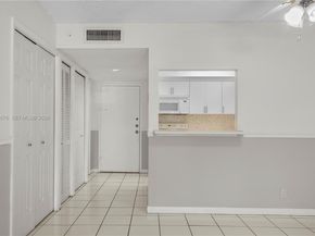 100 Lakeview Dr 108, Weston FL 33326