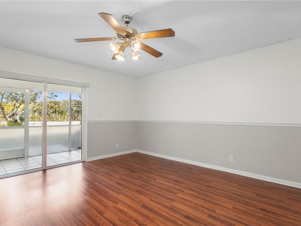 100 Lakeview Dr 108, Weston FL 33326