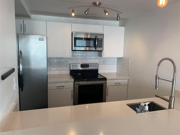 600 NE 36th St 1017, Miami FL 33137