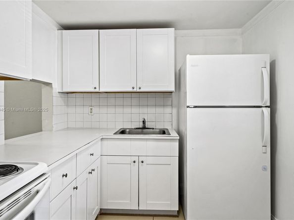 301 NW 177th St 104, Miami Gardens FL 33169