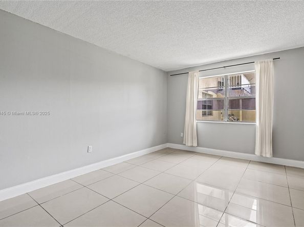 301 NW 177th St 104, Miami Gardens FL 33169