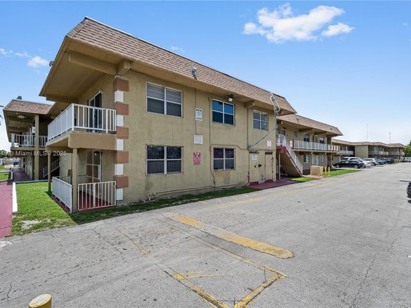 301 NW 177th St 104, Miami Gardens FL 33169