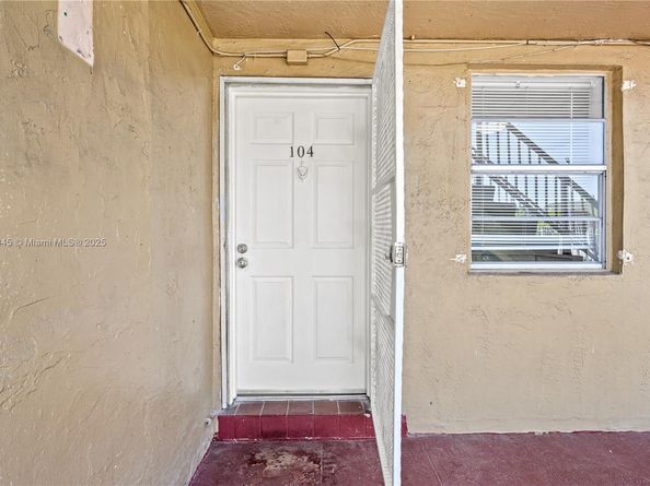 301 NW 177th St 104, Miami Gardens FL 33169