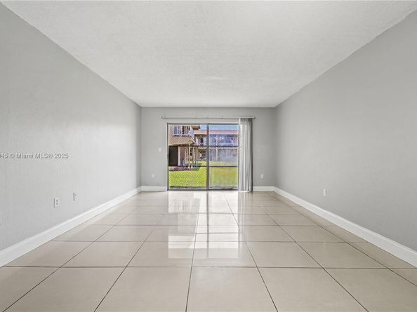 301 NW 177th St 104, Miami Gardens FL 33169