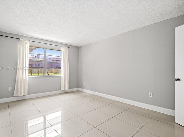 301 NW 177th St 104, Miami Gardens FL 33169