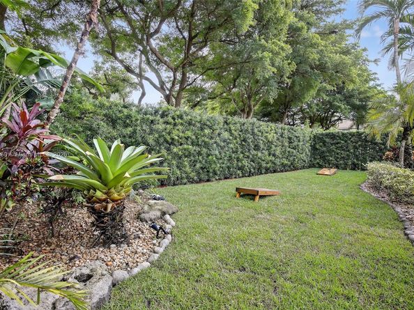 3989 Pinewood Ln, Weston FL 33331