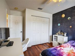 3989 Pinewood Ln, Weston FL 33331