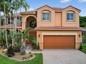 3989 Pinewood Ln, Weston FL 33331
