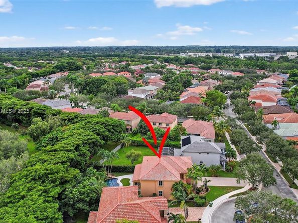 3989 Pinewood Ln, Weston FL 33331
