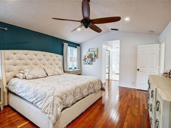 3989 Pinewood Ln, Weston FL 33331