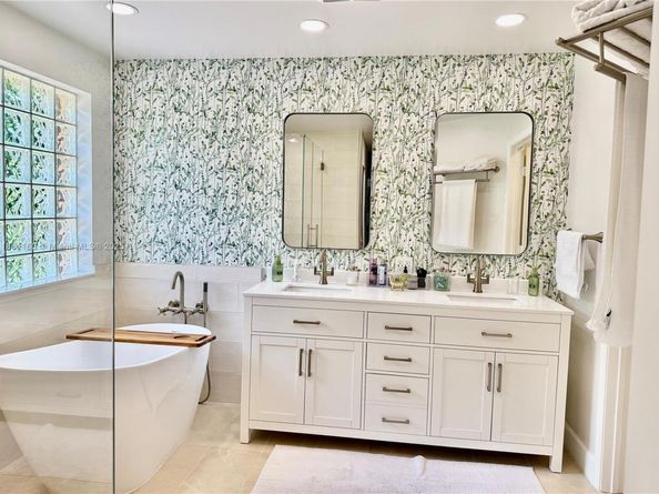 3989 Pinewood Ln, Weston FL 33331