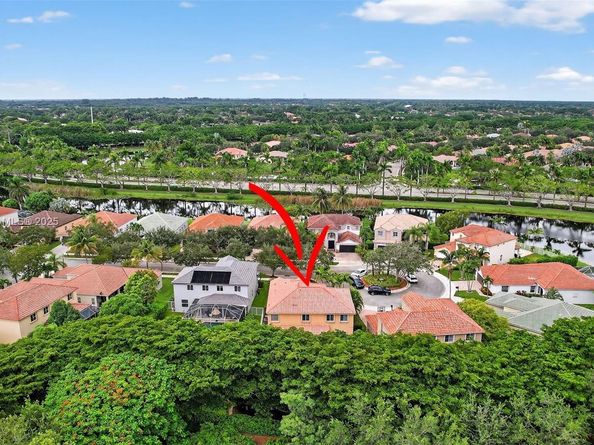 3989 Pinewood Ln, Weston FL 33331