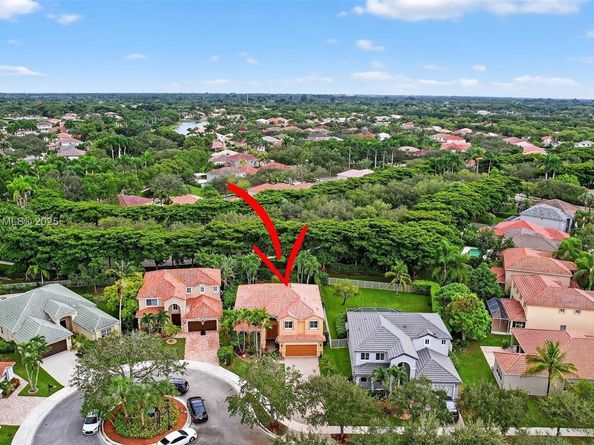 3989 Pinewood Ln, Weston FL 33331