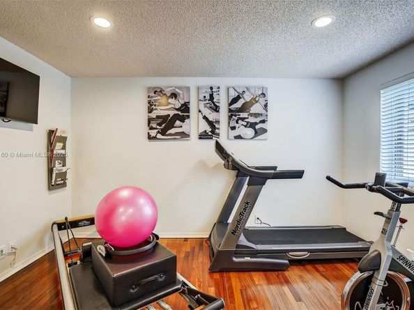 3989 Pinewood Ln, Weston FL 33331