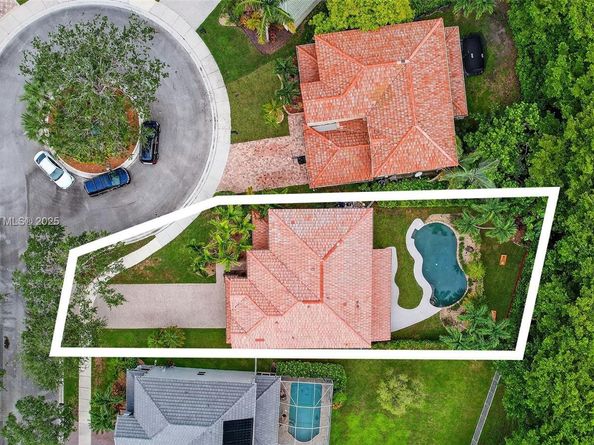 3989 Pinewood Ln, Weston FL 33331