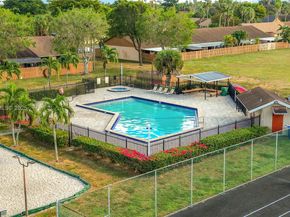 6722 NW 192nd Ln, Hialeah FL 33015