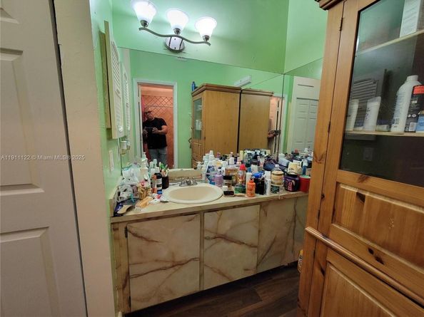 6722 NW 192nd Ln, Hialeah FL 33015