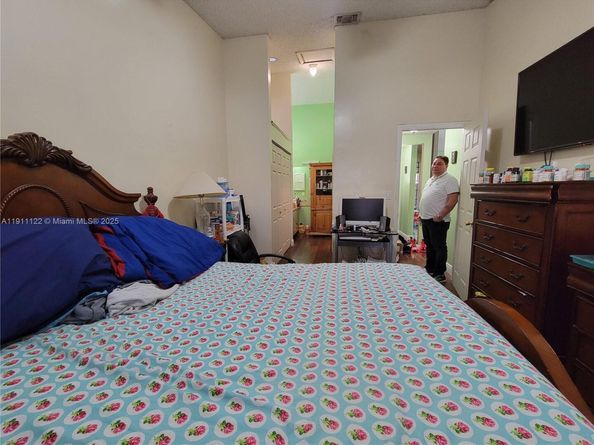 6722 NW 192nd Ln, Hialeah FL 33015