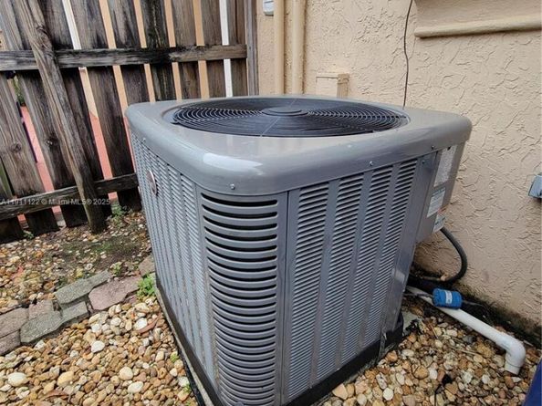 6722 NW 192nd Ln, Hialeah FL 33015