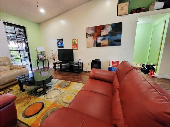 6722 NW 192nd Ln, Hialeah FL 33015