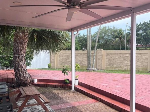 8195 SW 24th Pl, Miramar FL 33025
