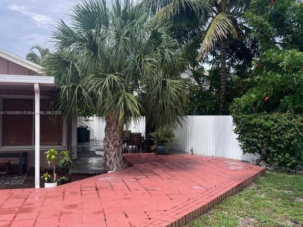 8195 SW 24th Pl, Miramar FL 33025