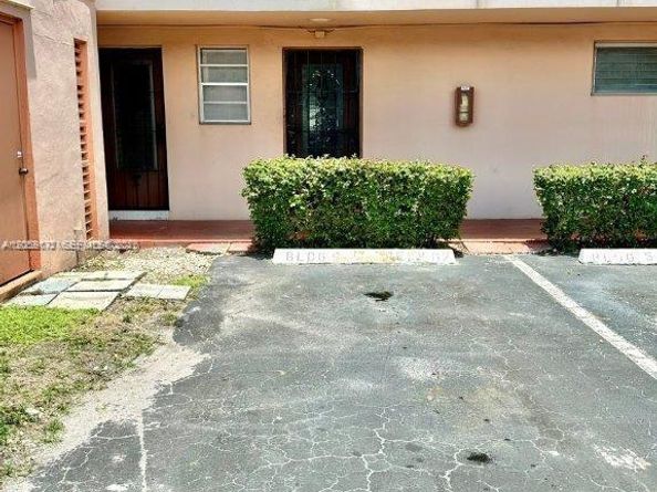 19001 NE 14th Ave 121, Miami FL 33179