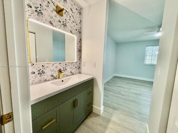 3626 San Simeon Cir, Weston FL 33331