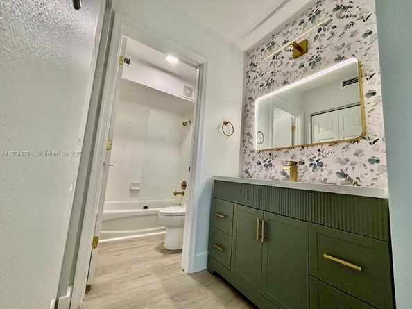 3626 San Simeon Cir, Weston FL 33331