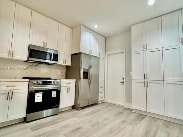 3626 San Simeon Cir, Weston FL 33331