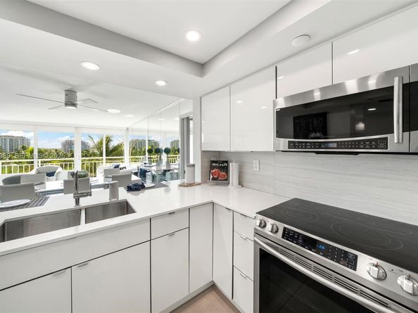 400 S Pointe Dr 401, Miami Beach FL 33139