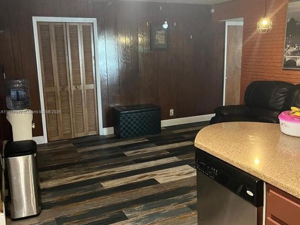 3401 NW 40th St, Lauderdale Lakes FL 33309
