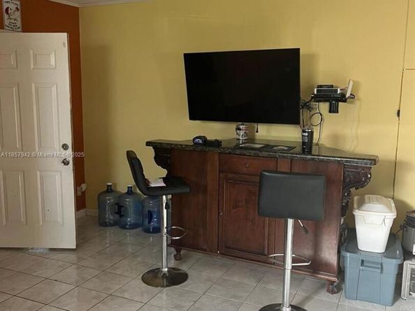 3401 NW 40th St, Lauderdale Lakes FL 33309