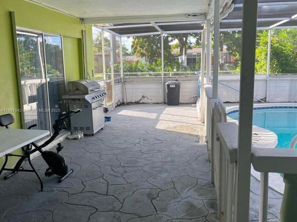 3401 NW 40th St, Lauderdale Lakes FL 33309