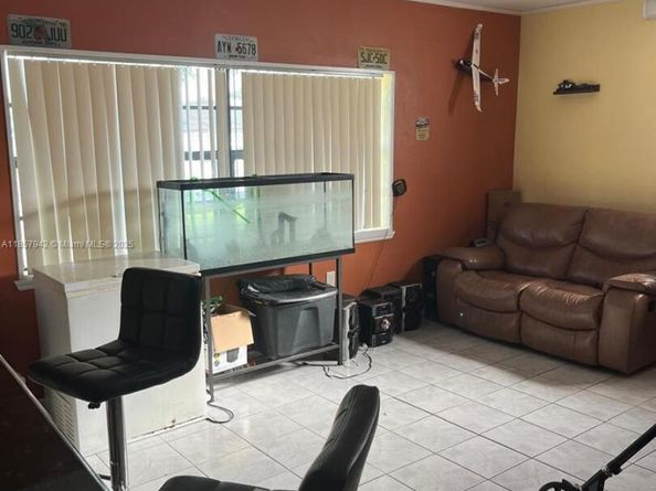 3401 NW 40th St, Lauderdale Lakes FL 33309