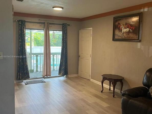 3401 NW 40th St, Lauderdale Lakes FL 33309