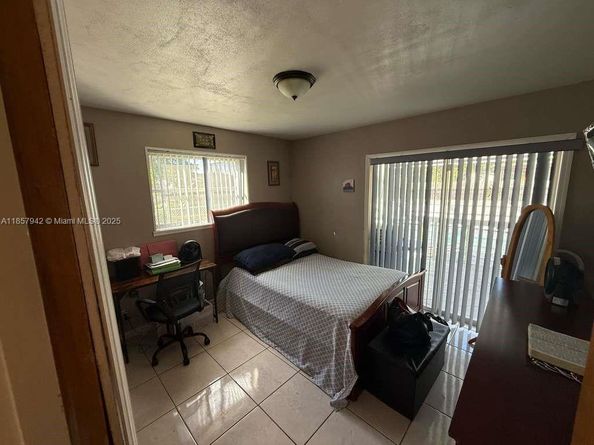 3401 NW 40th St, Lauderdale Lakes FL 33309